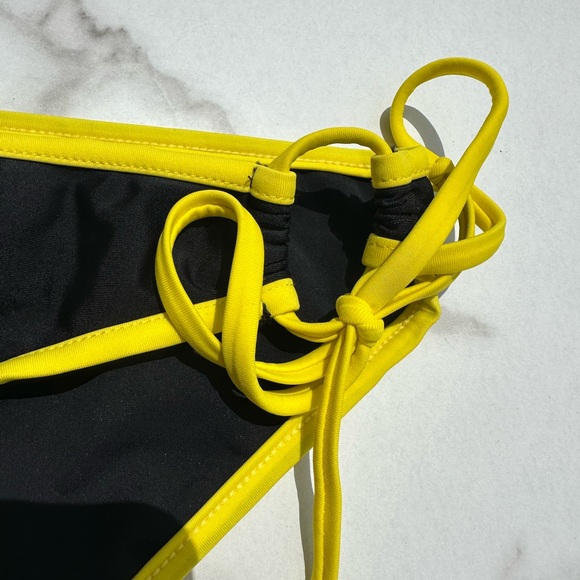 NWT DC Batman Bikini Bottom! Size Medium with Tanning patch (Bottoms only) - Picture 6 of 8